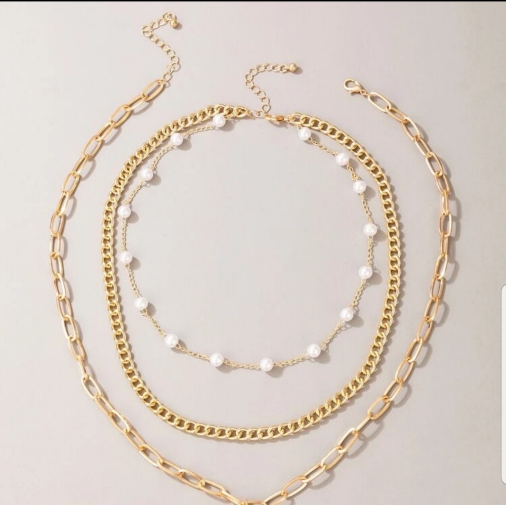 *Delia* Chain and Pearl Necklace - Picture 4 of 4